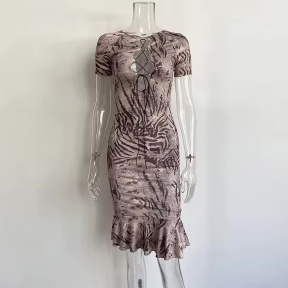 Dress - Picture 2 of 3